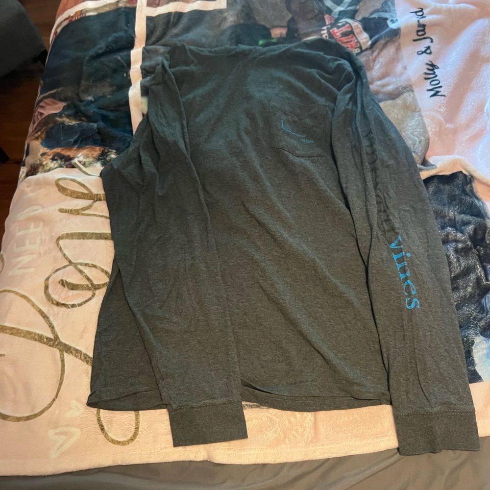 Men’s Vinyard vines hooded long sleeve